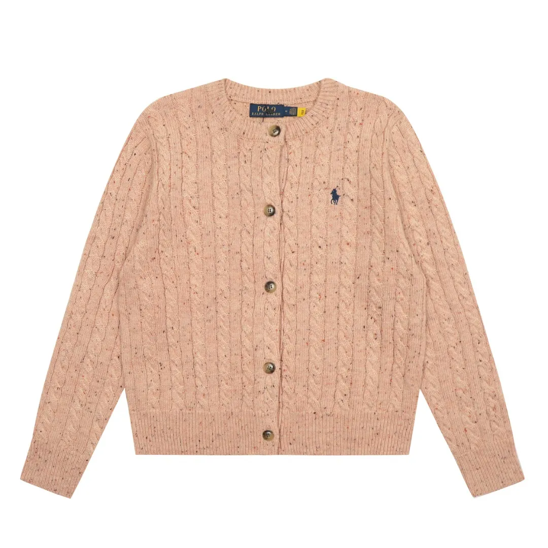 P230 Top quality" Style number: DS018# [Ralph Lauren wool blended pony embroidered logo twist knitted cardigan] ✅Ralph Lauren gradient multi-color dot versatile knitted cardigan jacket for all seasons ✅15% Merino cotton wool 85% wool blend Customized laser buttons Clean and clear texture ✅ZP quality 1:1 version Scan the code to enter the GF website Counter quality ✅Detailed quality The only one in Guangzhou Imported quality wool, focusing on high-end, cost-effective, good quality needless to say ✅The version is restored to the original order, the maximum size can be worn up to 150 pounds, loose, comfortable and stress-free ✅The upper body is simple and easy to match, a must-have for goddess ootd. Good-looking clothes are never picky. A must-have in the goddess's wardrobe. Size: S-L Color: Navy blue, light blue, off-white, leather pink, Christmas red